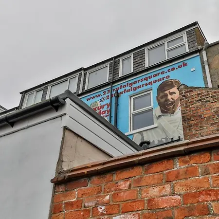 23 Trafalgar Square With Hot Tub And Cinema Scarborough Exterior photo