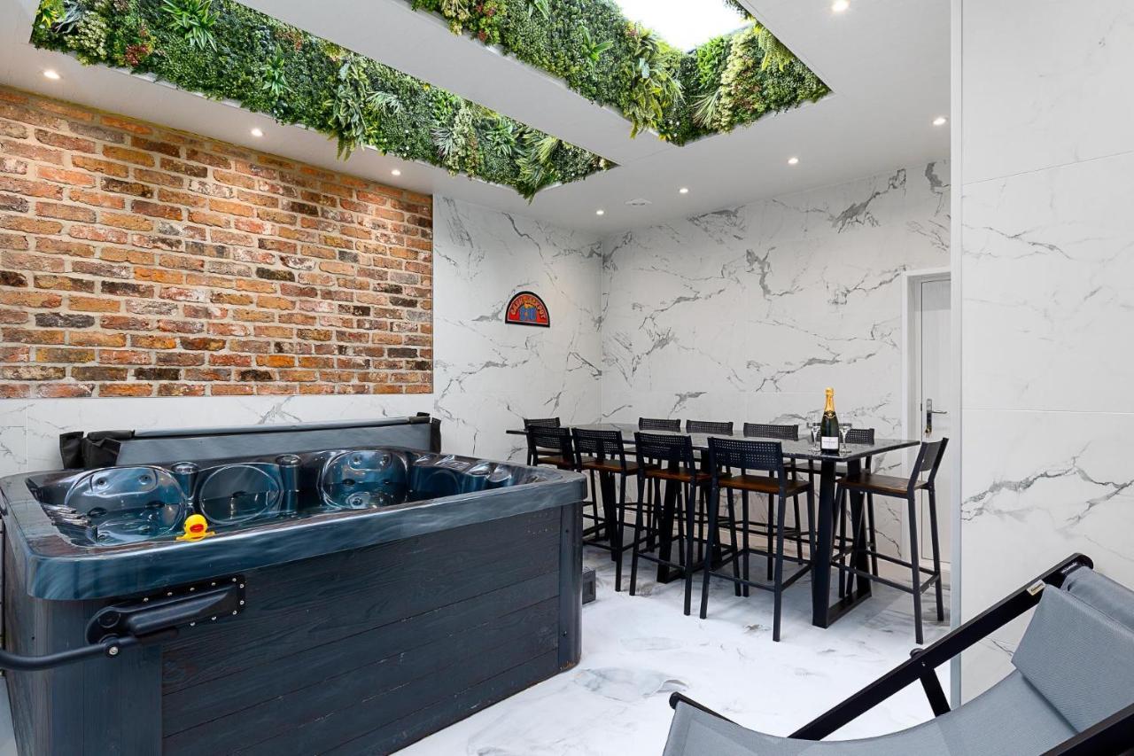 Holiday home 23 Trafalgar Square With Hot Tub And Cinema