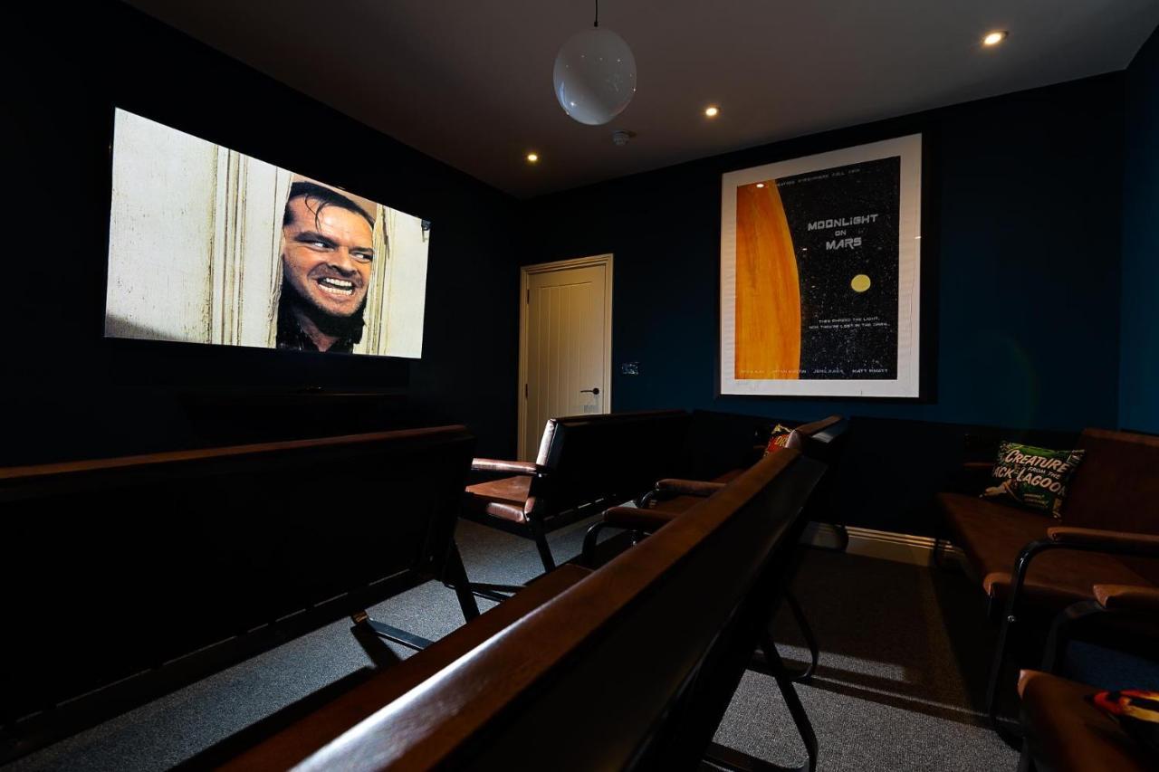 23 Trafalgar Square With Hot Tub And Cinema Holiday home Scarborough