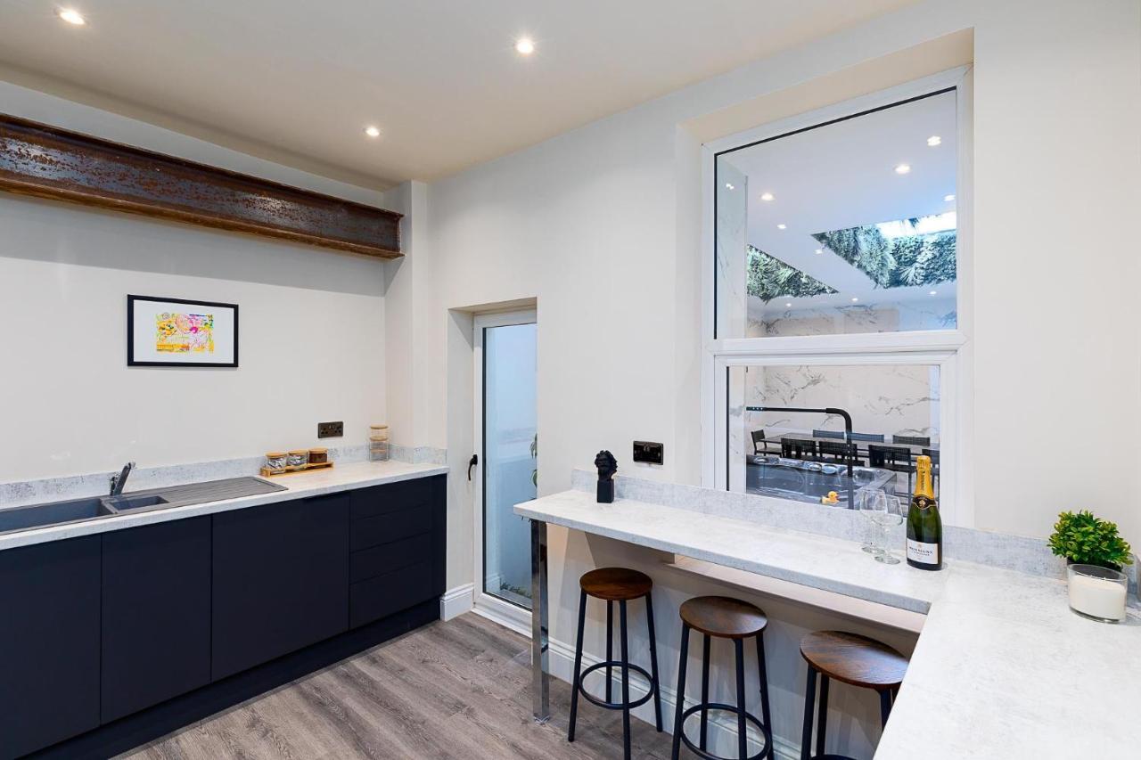 23 Trafalgar Square With Hot Tub And Cinema Holiday home