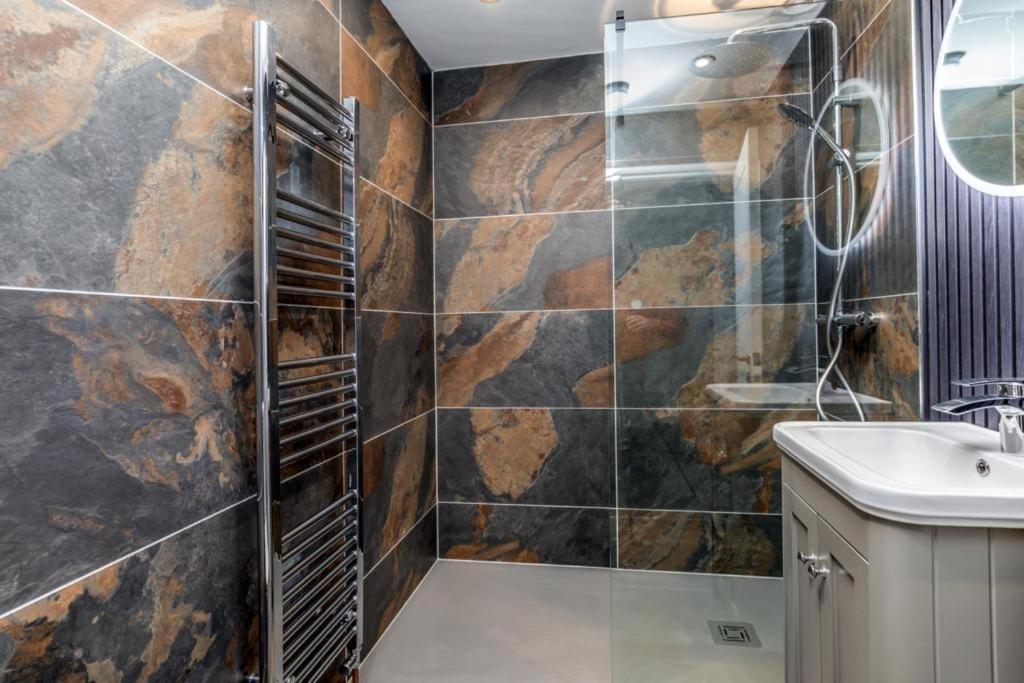 Holiday home 23 Trafalgar Square With Hot Tub And Cinema *